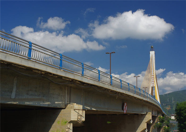 湖州304不锈钢桥梁护栏：安全、耐用与美观的完美结合